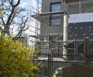 Niekończący się remont sąsiadów Kaczyńskiego