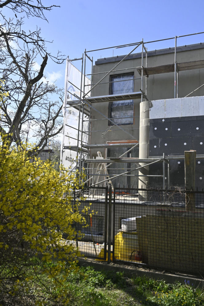 Niekończący się remont sąsiadów Kaczyńskiego