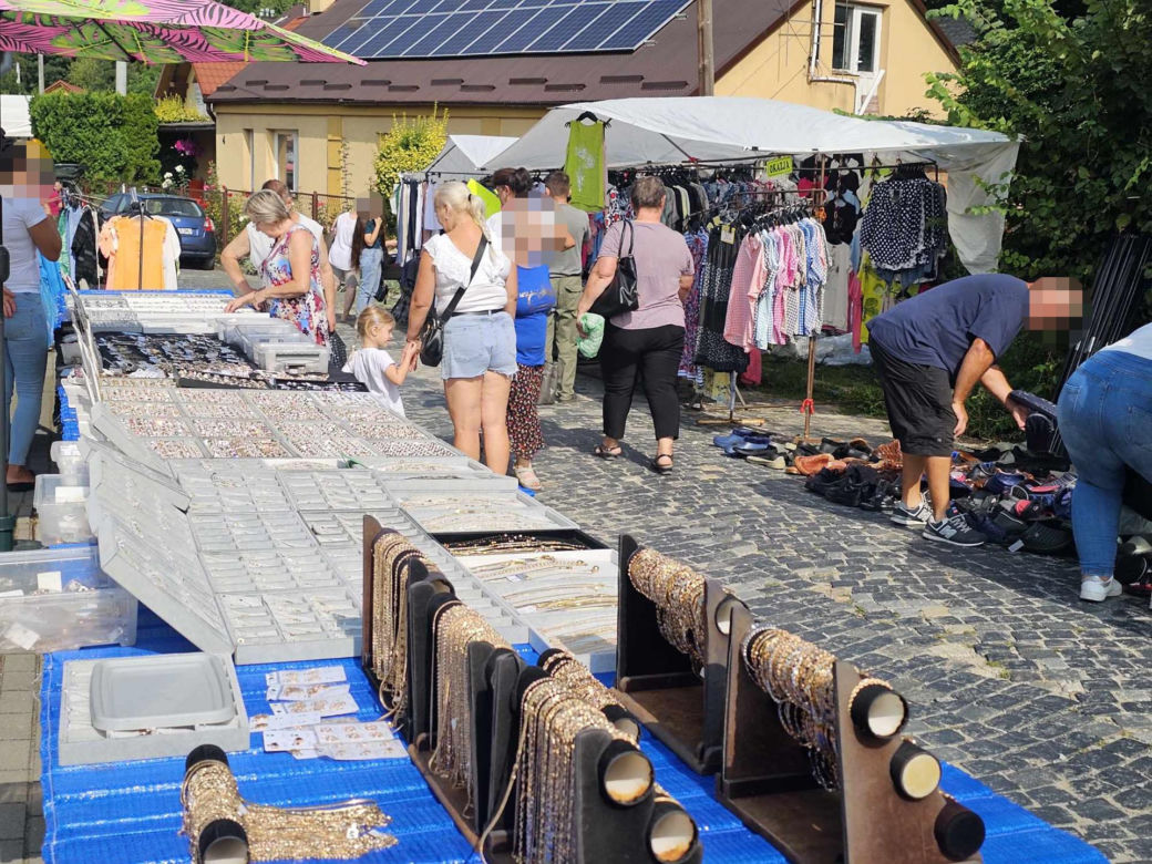 Co ludzie kupują na targowiskach miejskich.