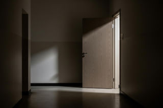 Mężczyzna z nożem na UEK. Co ujawniła policja w sprawie 25-latka?