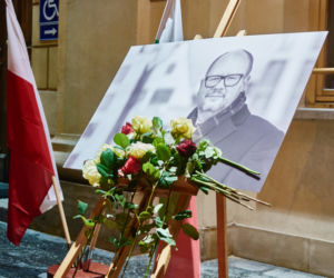 „Największe serce świata” także w Lublinie. Kilkaset osób przed ratuszem
