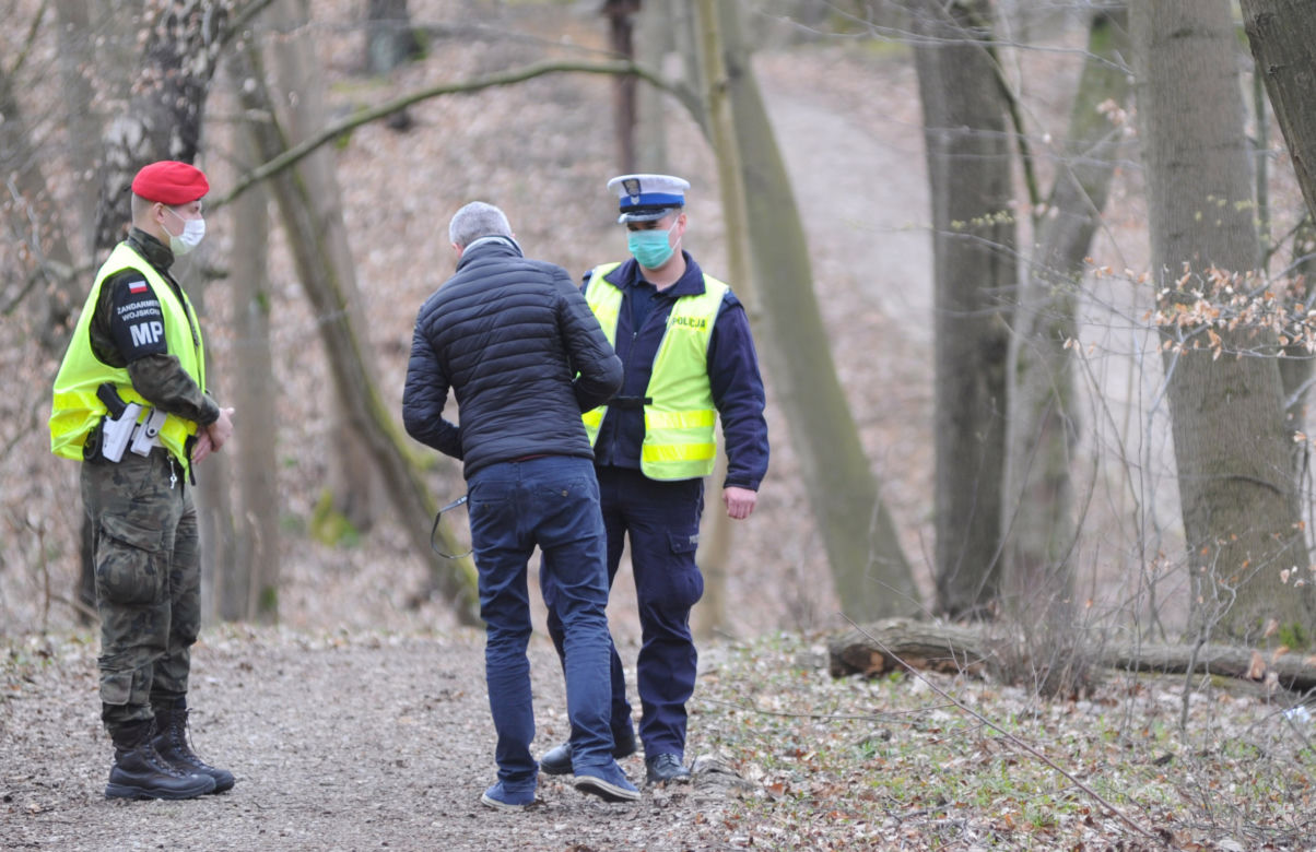 Tak policja walczy z koronawirusem