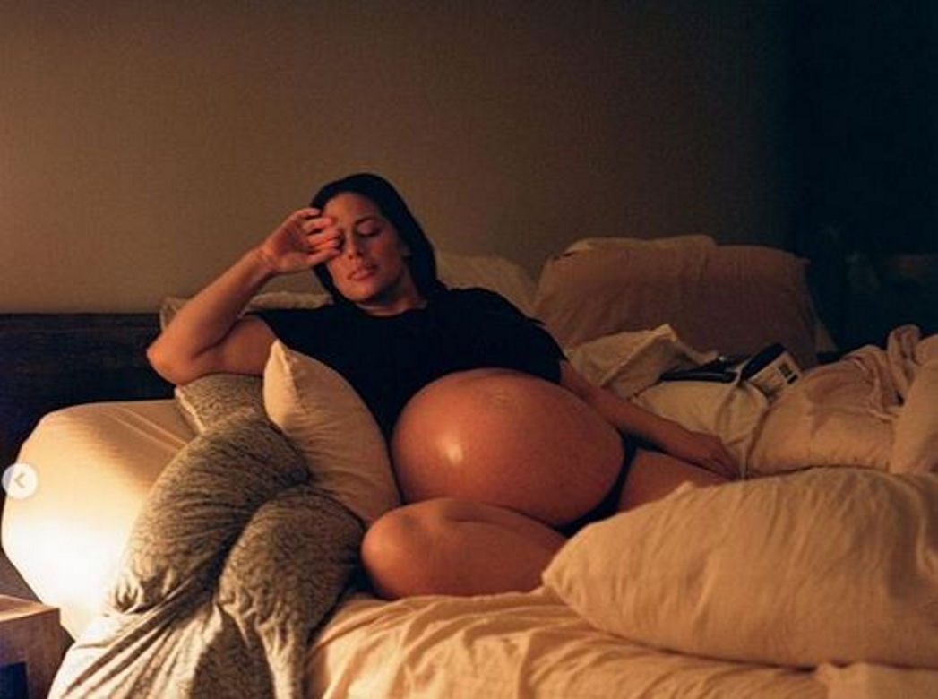 Ashley Graham urodziła bliźnięta. Pokazuje piękne zdjęcie i zdradza imiona maluchów