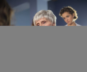 Lekarze 4 sezon odcinek 7 (odc. 46). Prof. Pekold (Anna Polony), Basia (Aleksandra Hamkało)