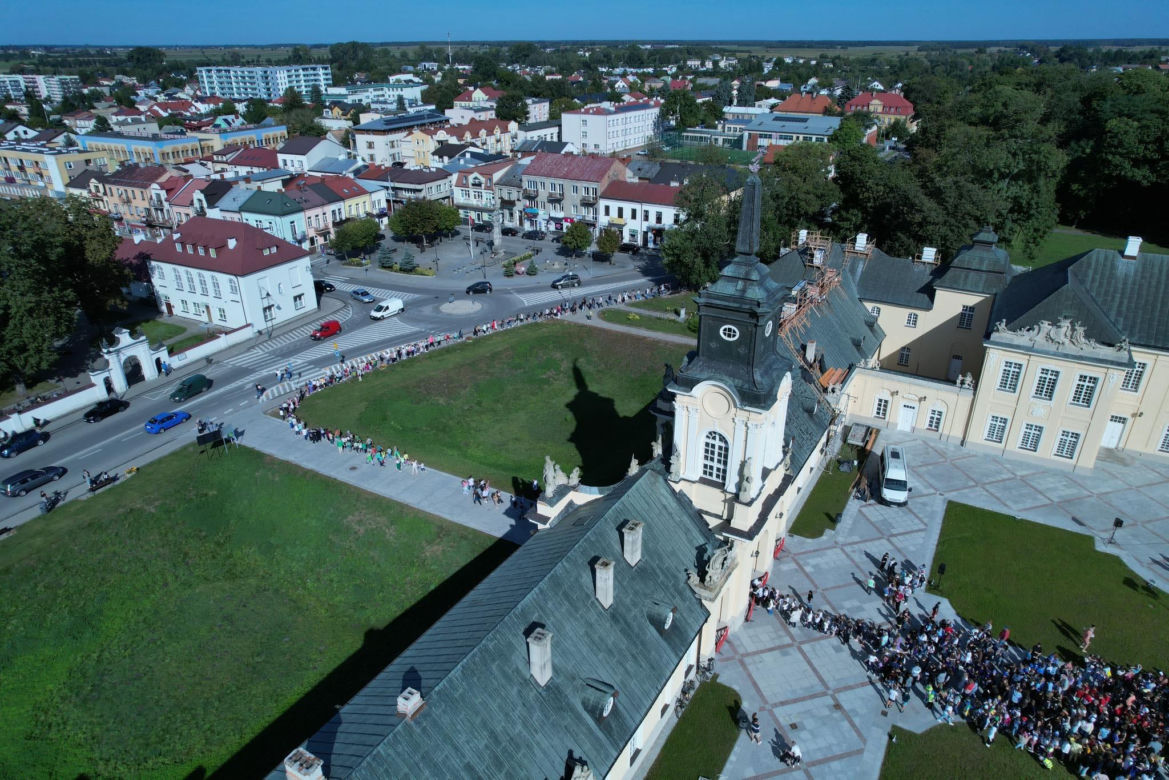 Najdłuższy łańcuch z ludzkich rąk. Rekord pobito na Lubelszczyźnie!