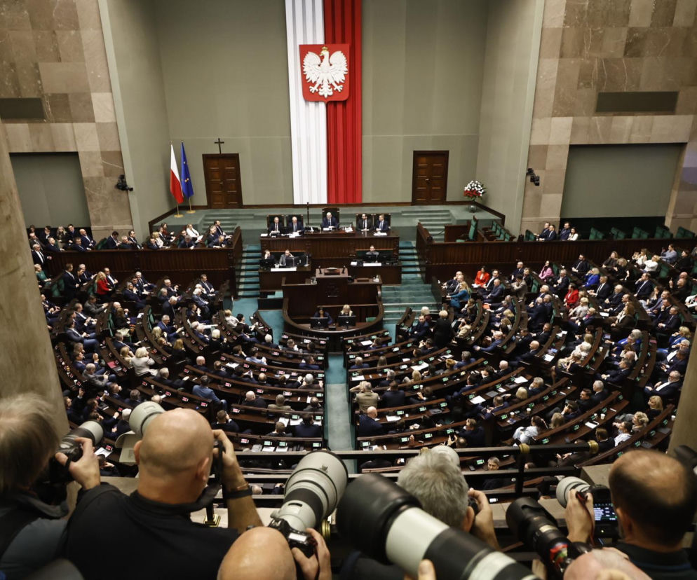 Sejm: Likwidacja CBA i zmiany w pensjach nauczycieli
