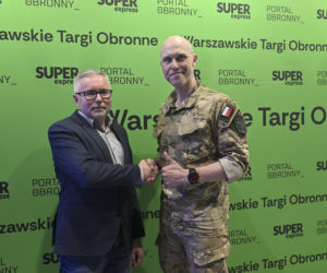 Warszawskie Targi Obronne. Scena Biała. Fire chat: Gen. Chmielewski o pasji do cyberbezpieczeństwa i i ekstremalnego biegania