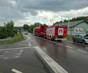 Groźna kolizja na DK 42 w Stykowie. Na skrzyżowaniu zderzyły się Ford, DAF i Renault