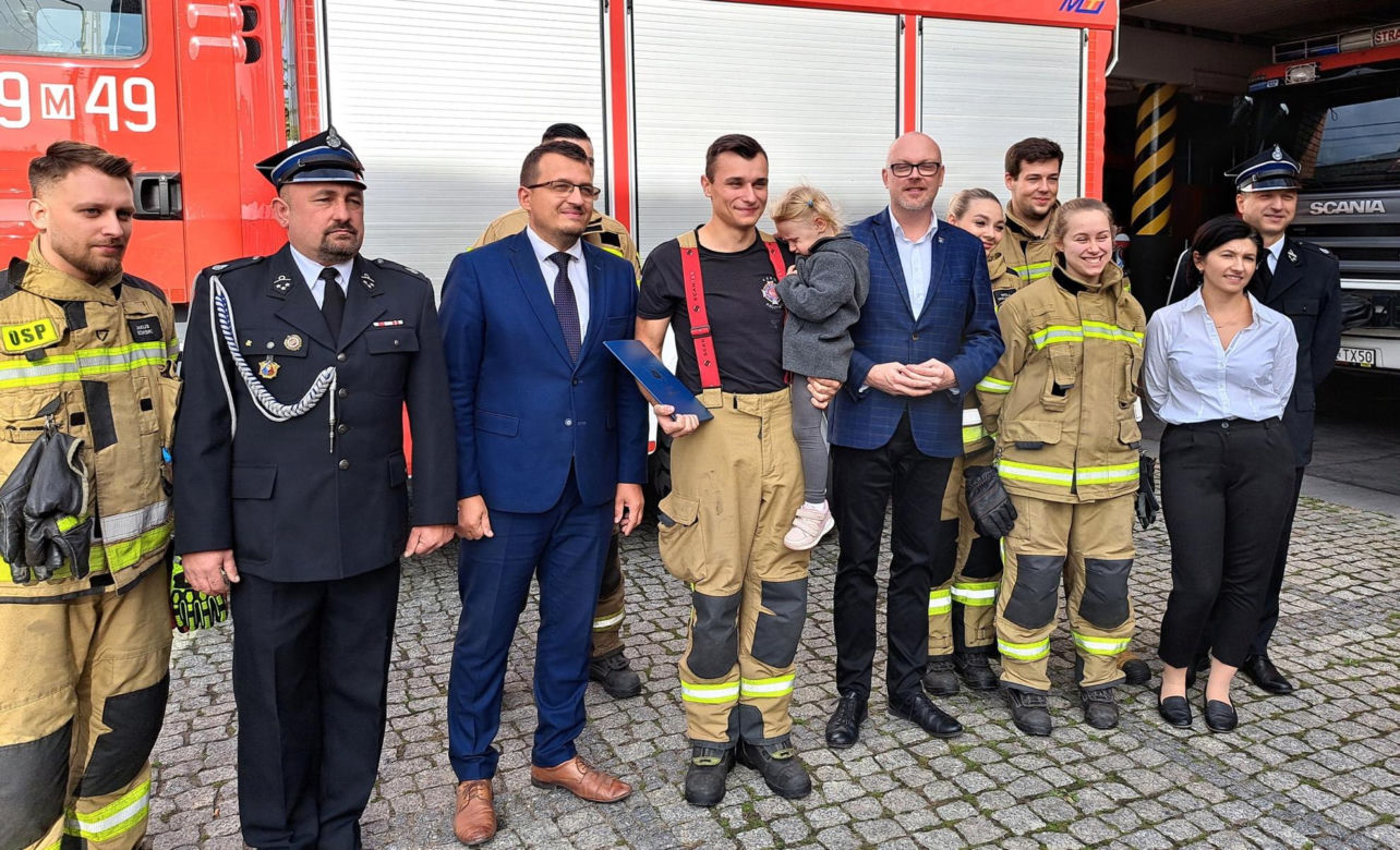 Pilna akcja ratunkowa na A2! Nikoś nie oddychał i był siny. Gdyby nie jego pomoc, doszłoby do tragedii