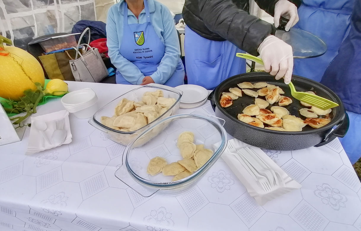 Pomarańczowi rowerzyści najechali zamek w Szymbarku