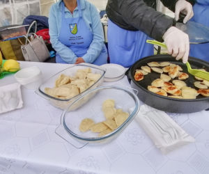 Pomarańczowi rowerzyści najechali zamek w Szymbarku