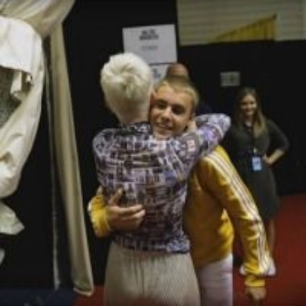 Katy Perry zabiera nas za kulisy One Love Manchester [VIDEO] – informacje, premiery teledysków – ESKA.pl
