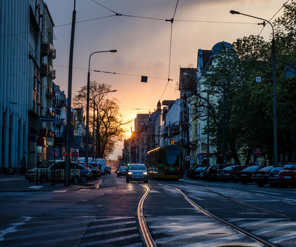 Poznańskie Jeżyce wieczorową porą