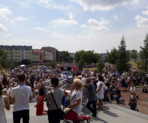 Białystok. Boże Ciało 2019. Wspólna procesja dwóch parafii: św. Jadwigi i NMP z Guadalupe