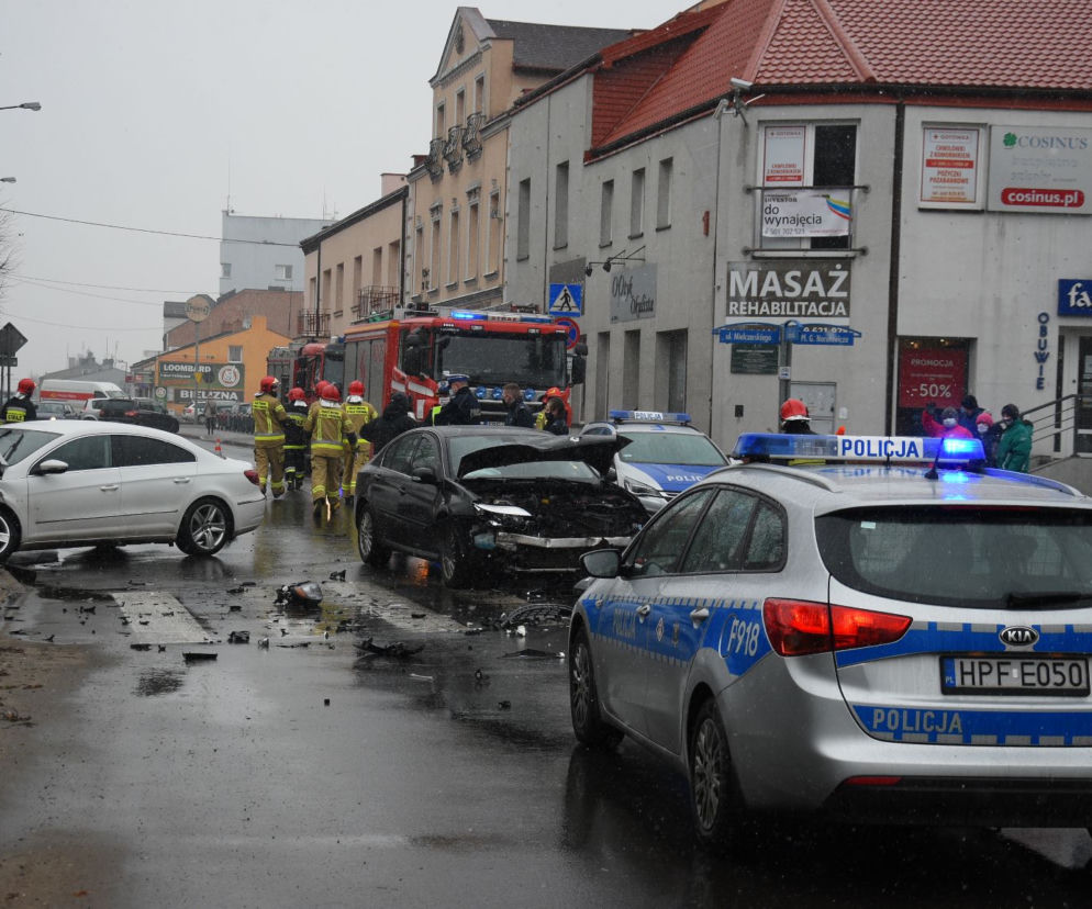 Bełchatów: Wypadek w centrum miasta! Na skrzyżowaniu zderzyły się dwa auta