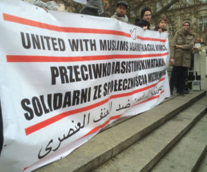 Poznań: Manifestacja muzułmanów w Polsce przeciwko terroryzmowi