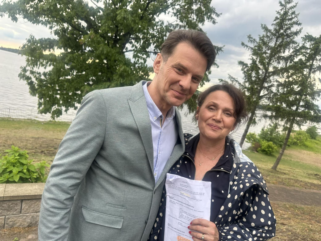 M jak miłość po wakacjach. Marysia (Małgorzata Pieńkowska), nowy bohater Jerzy Wielicki (Marcin Kwaśny) na planie