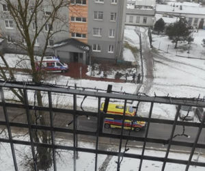 Martwa kobieta w mieszkaniu, jej mąż wyskoczył z balkonu na oczach policji! Horror w Kielcach