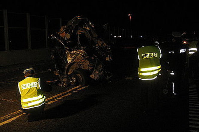 PRZYBĘDZA: Wypadek BUSA i CIĘŻARÓWKI - 8 OSÓB ZGINĘŁO, 10 rannych