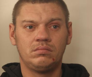 Brutalne napady i rozboje były ich specjalnością. Policja wciąż nie przestaje ich ścigać!