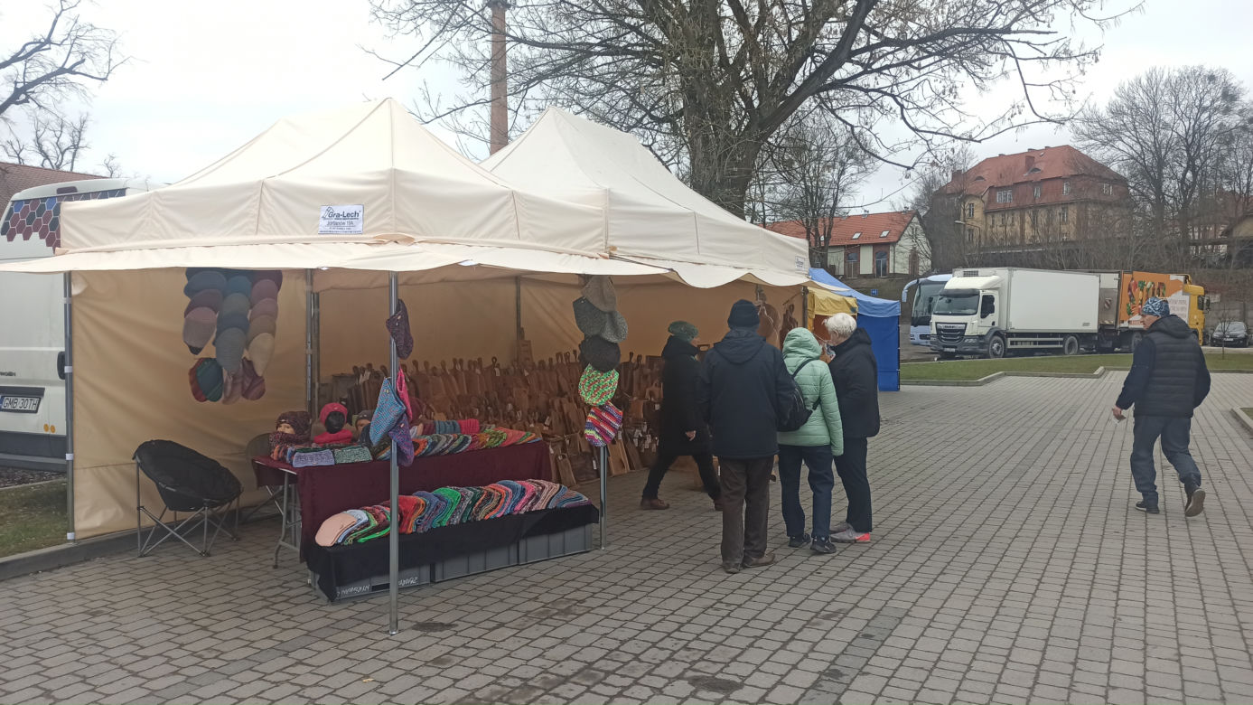 Trwa jarmark wielkanocny w Olsztynie. Co dobrego można kupić? [ZDJĘCIA]