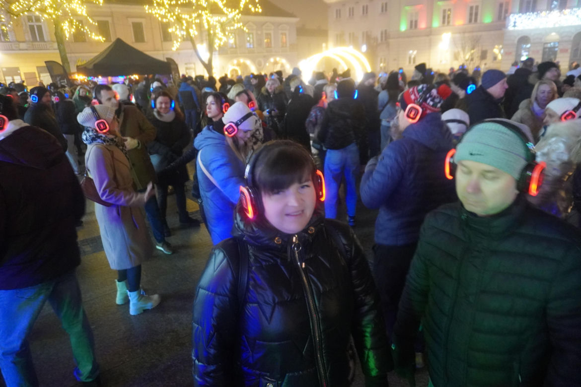 Silent disco i diabelski młyn w Rynku w Kielcach