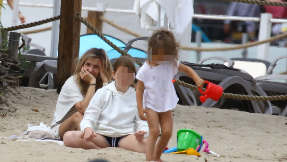 Koroniewska z Dowborem całują się na plaży
