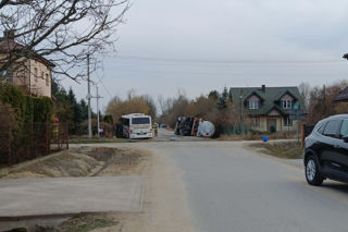 Powiat miński: w Posiadałach cysterna zderzyła się z autokarem!