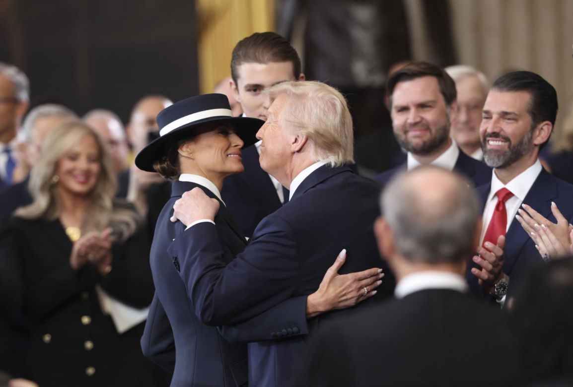 Trump próbował pocałować żonę! Nic z tego nie wyszło na oczach wszystkich