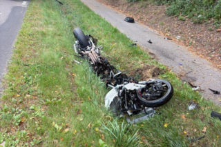 Jechał motocyklem z 13-latkiem, wylądowali w rowie. Śmigłowiec LPR w akcji