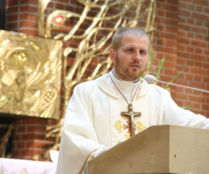 Nie tylko siostry dominikanki! W bocheńskim DPS pomaga też ksiądz z Kazachstanu. Kim jest?