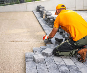 Jak prawidłowo wykonać nawierzchnię z kostki, płyt lub betonu? 