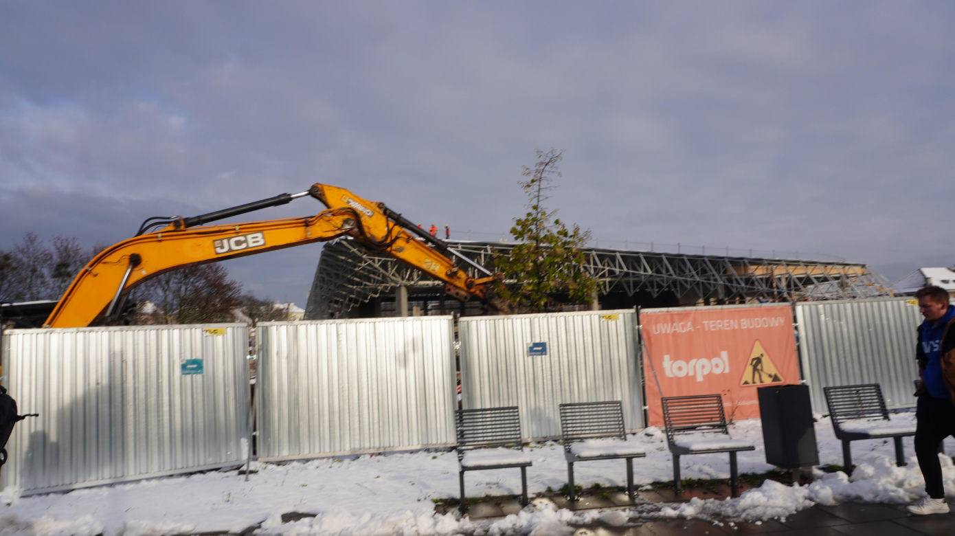 Dworzec Główny w Olsztynie rośnie w oczach. Stoi już metalowa konstrukcja budynku [ZDJĘCIA]