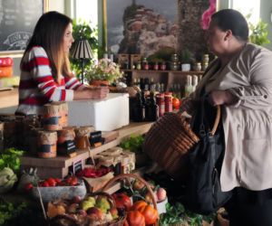 Barwy szczęścia odc. 3306. Kasia (Katarzyna Glinka), sąsiadka Borowska (Dorota Piasecka)