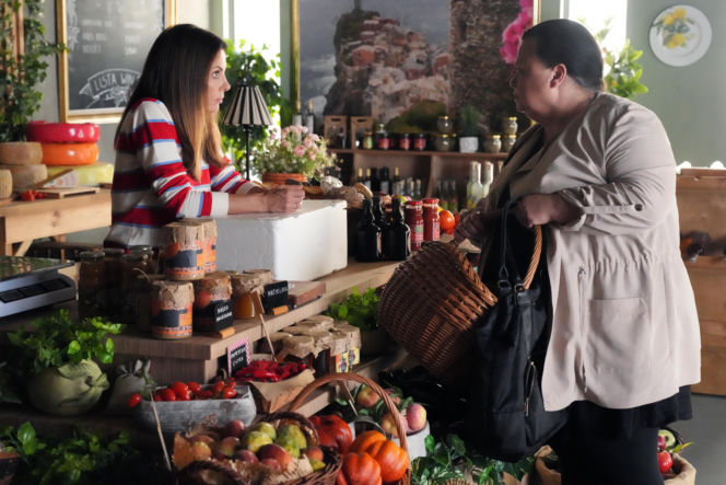 Barwy szczęścia odc. 3306. Kasia (Katarzyna Glinka), sąsiadka Borowska (Dorota Piasecka)