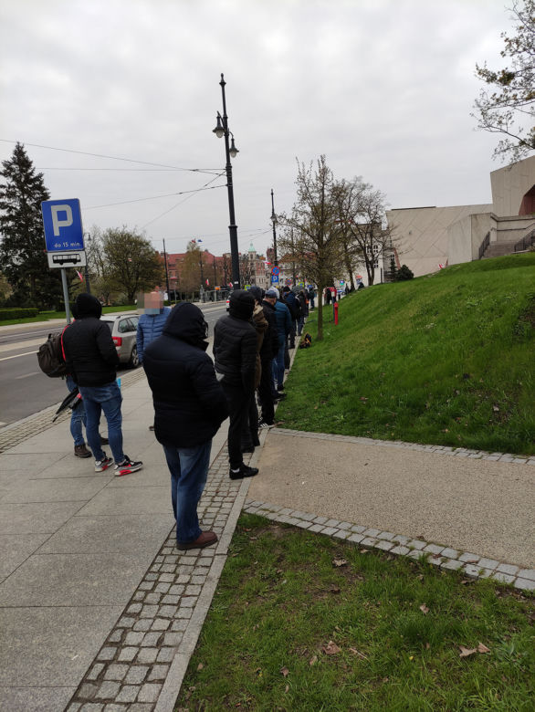 Toruń. Tłumy na szczepieniu podczas majówki [ZDJĘCIA]