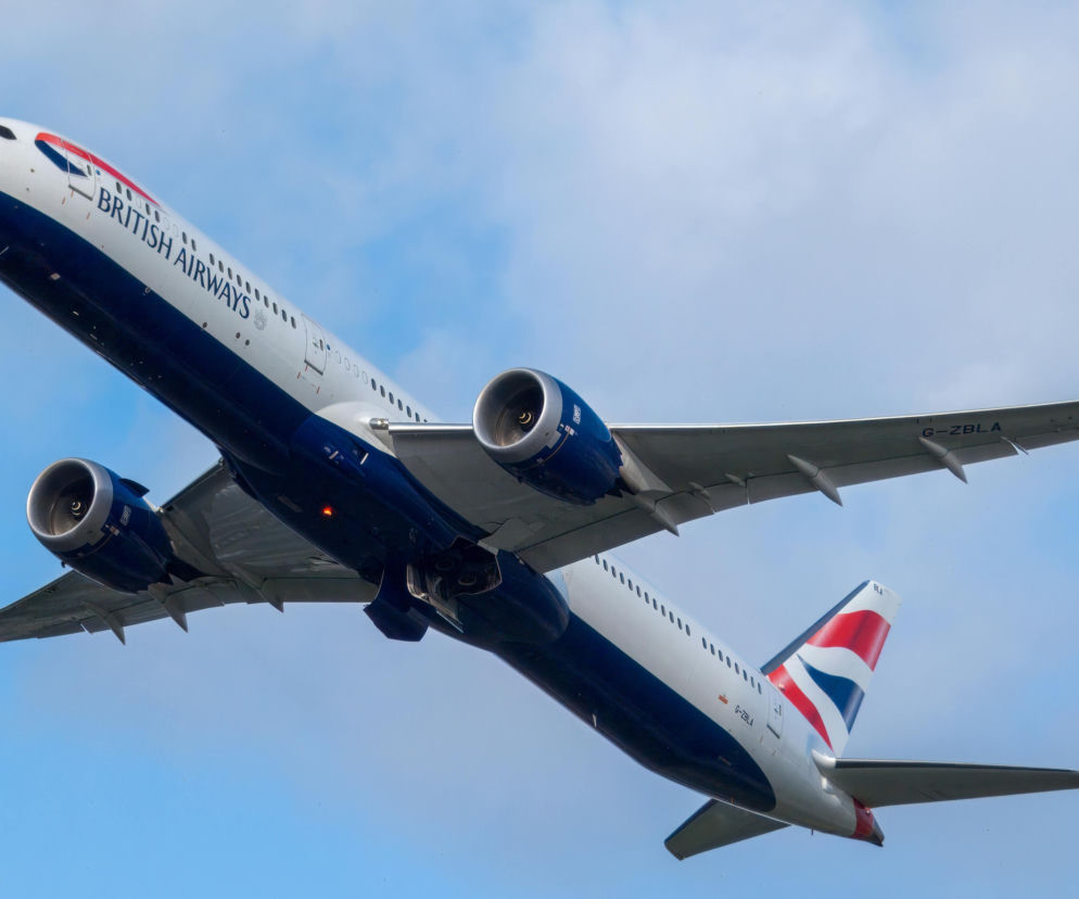 Pasażerka zmarła w trakcie lotu. Ciało umieszczono w ogrzewanej kuchni