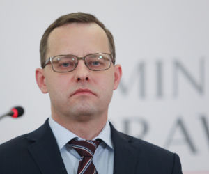 Oszuści polują na emerytów! Jak się przed nimi obronić?
