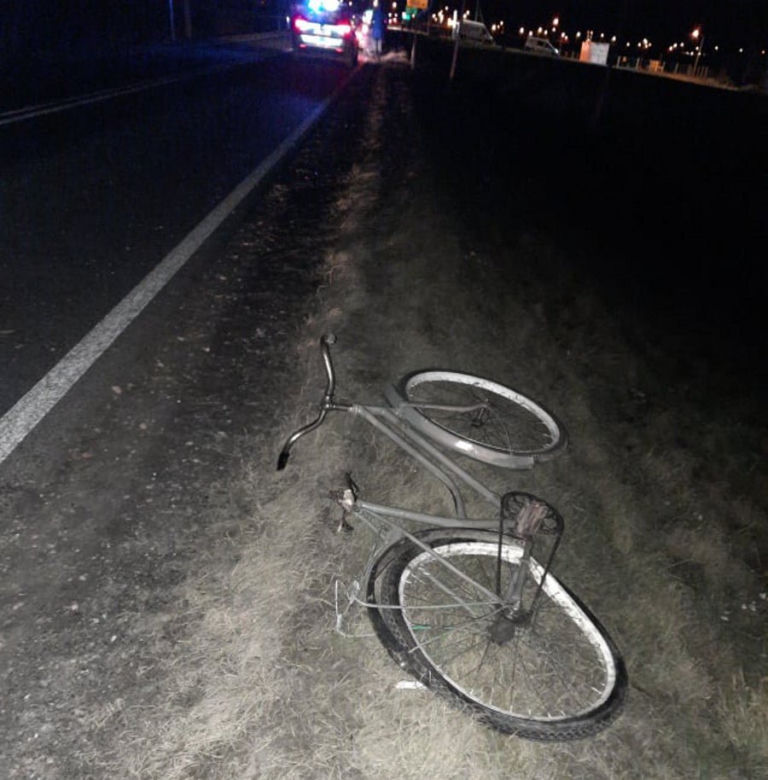 Potrącenie 51-letniego rowerzysty w Żninie! Mężczyzna trafił do szpitala [ZDJĘCIA]