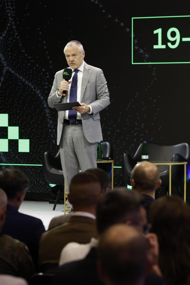 Ambasador USA Tom Rose na Warszawskich Targach Obronnych
