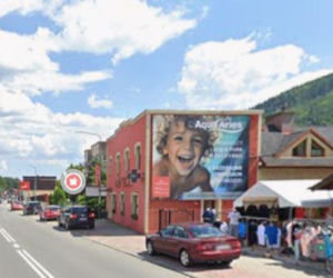 Reklamy zalewają ulice Szczyrku