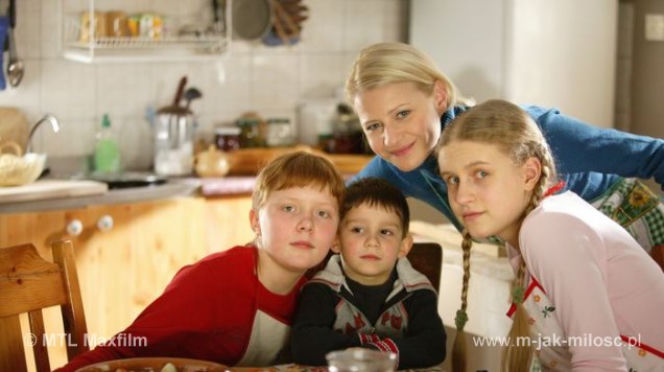M jak miłość. Hanka (Małgorzata Kożuchowska), Mateusz (Krystian Domagała), Ula (Iga Krefft), Natalka (Marcjanna Lelek)