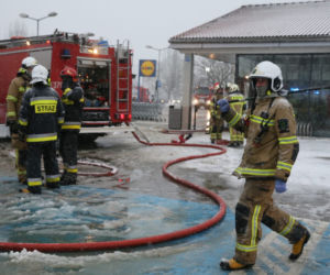 Pożar Lidla na Bielanach. 20 jednostek straży na miejscu.