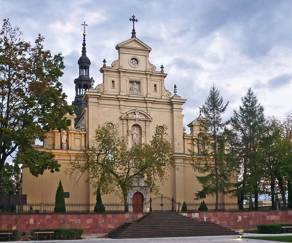Wjechał do katedry na rowerze podczas mszy! Krzyczał, że zmartwychwstał!