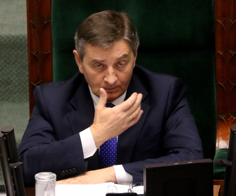Kuchciński robi z posłów leni!
