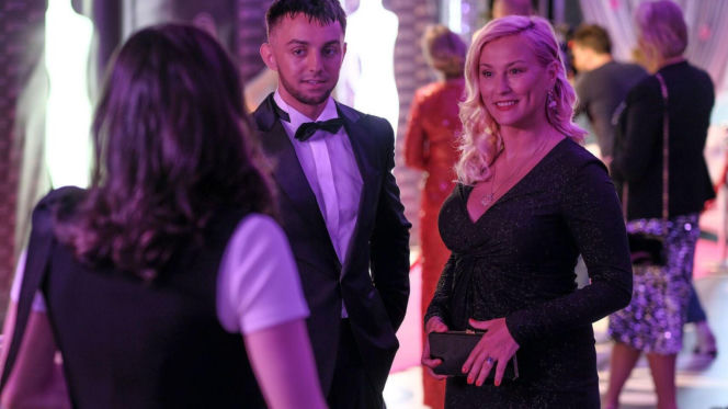 Barwy szczęścia odc. 3284. Justyna (Sylwia Juszczak-Krawczyk), Mirek (Oliwier Kozłowski), Weronika (Maria Świłpa)