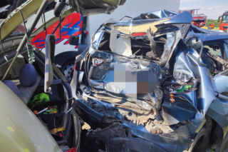 Potężny karambol na trasie S8 pod Wyszkowem. Auta totalnie zmiażdżone, są ranni. Lądował śmigłowiec LPR