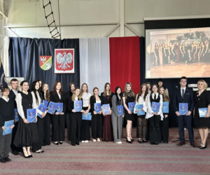 Czwartoklasiści po absolutorium. Wkrótce matury