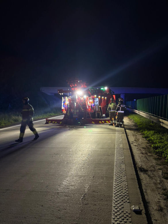Wypadek autokaru wojskowego na autostradzie A4. Wielka akcja służb ratunkowych [ZDJĘCIA]
