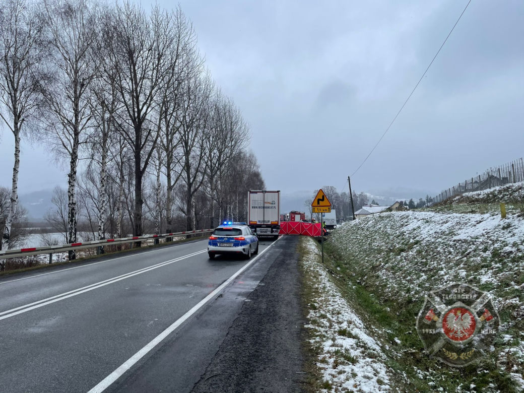 Potworny wypadek w Tęgoborzu. Nie żyje 30-letni mężczyzna